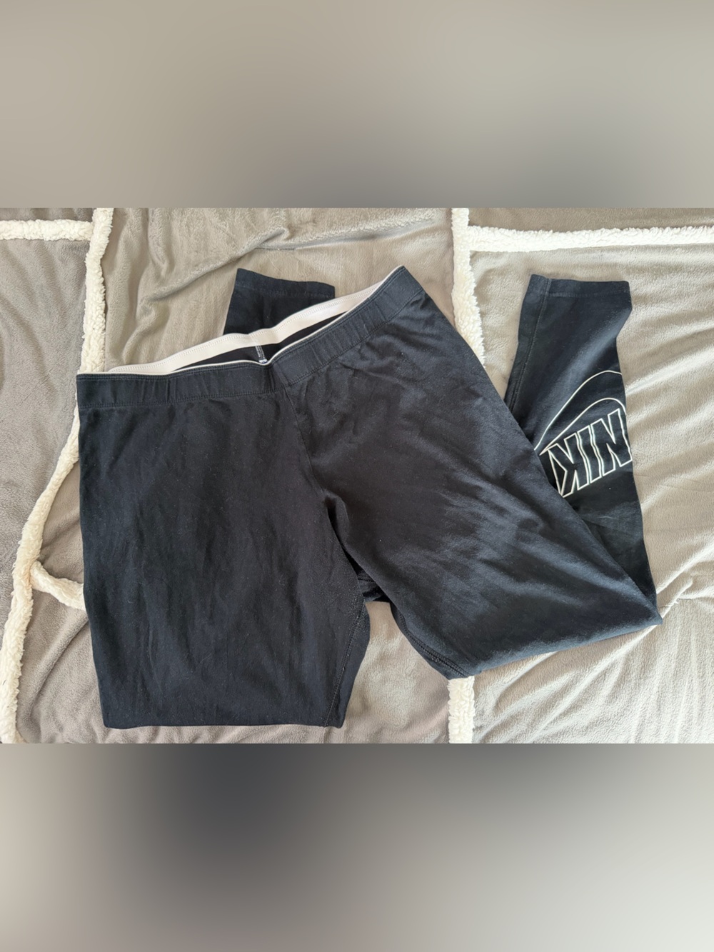 Black Nike leggings